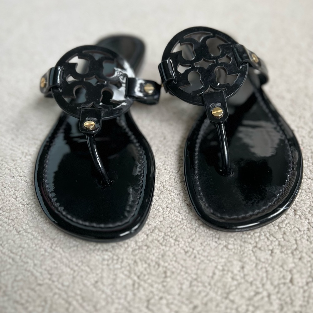 Tory Burch Women’s Miller Sandal flip-flop, Patent Leather, size 8.5